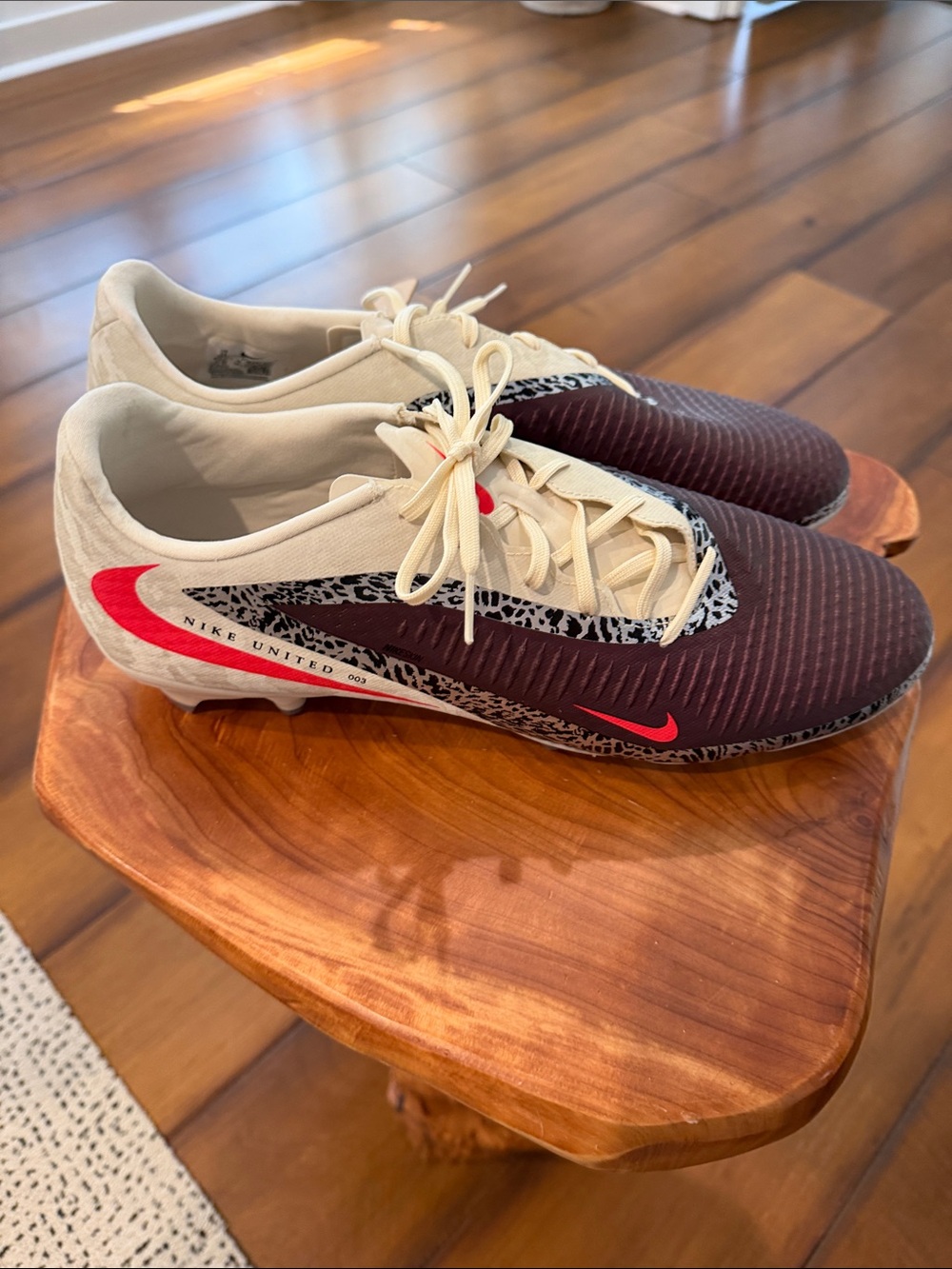 Nike Phantom Low Men's Maroon, Cream and Red Soccer Cleats